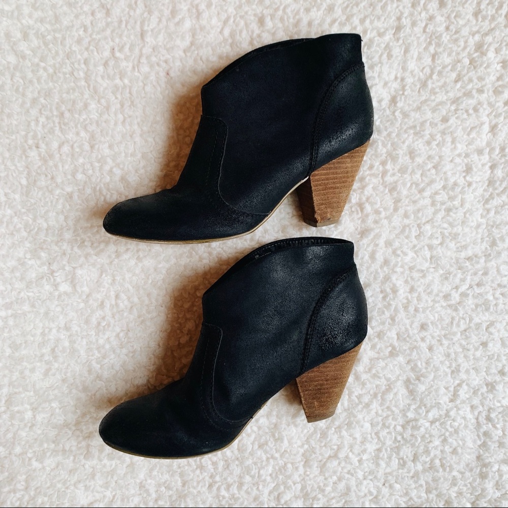 Carlos by Carlos Santa Black booties